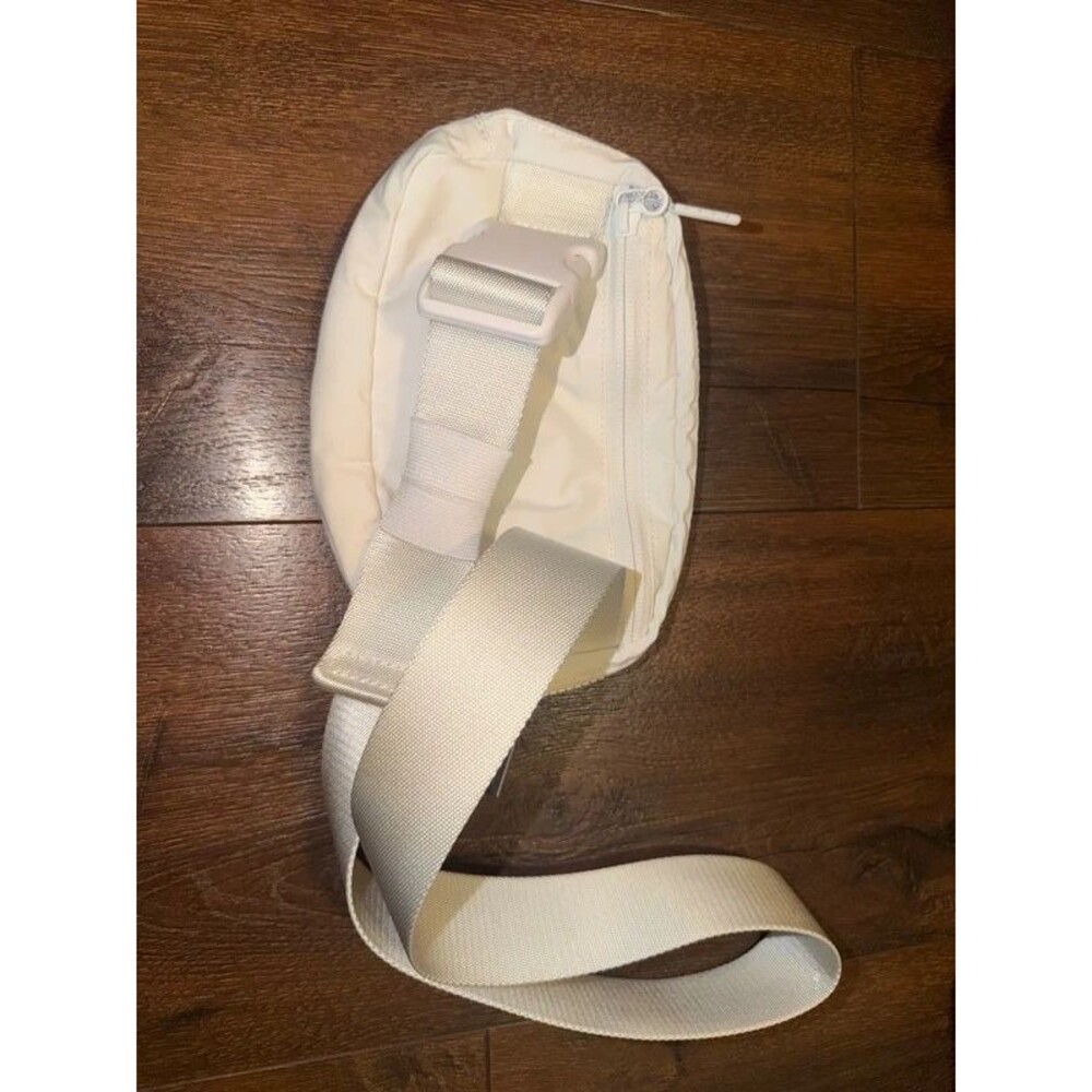 Lululemon 1L Belt Bag, White - Picture 2 of 7